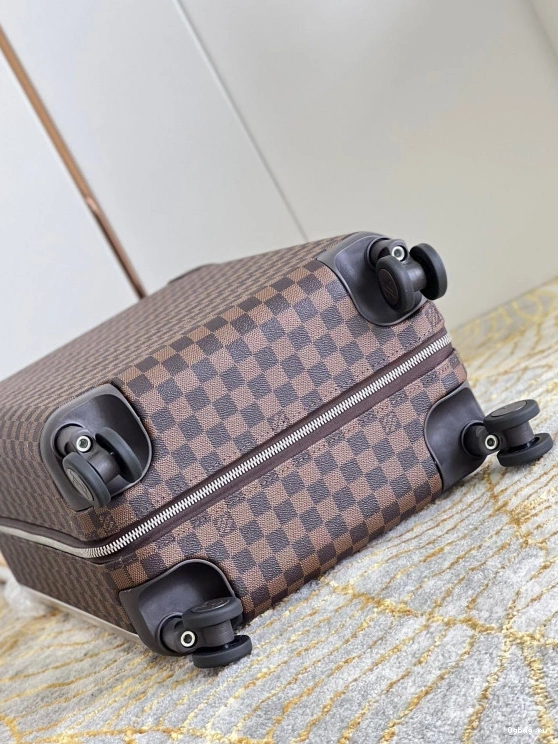 55 Louis HORIZON Vuitton 0820